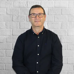 Juan Bustos, Técnico de maquinaria